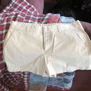 Cute kaki shorts perfect for the summer!